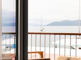 Selana και Ielios Trikerisuites，位于特里凯里的酒店