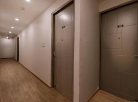 Super TownHouse 244 Munshipuliya，位于Vibhuti Khand的酒店