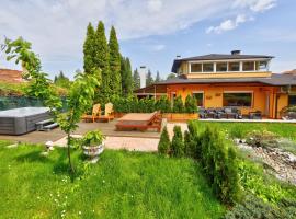 Villa Boyana City & Relax with Hot Jacuzzi and Sauna by BookVillaBG，位于索非亚的酒店