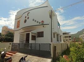 Tiru Guesthouse and Rooms，位于蒂鲁瓦纳马莱的酒店
