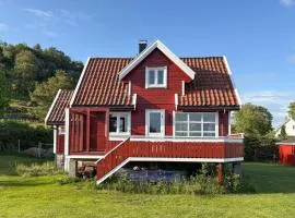 Nice Home In Vestre Åmøy With Sauna