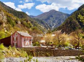 Hotel Restaurant Le Col de Crous，位于Péone的酒店