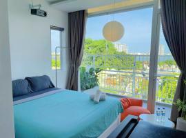 Corgi House Danang - Steps from Dragon Bridge，位于岘港的酒店