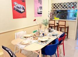 Entire House 6 people 3Beds 2Baths near BTS Asoke Terminal21，位于曼谷的酒店