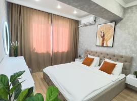 Great Cozy Apt in the heart of the city TU116，位于阿拉木图的酒店