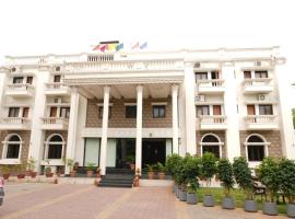Hotel Kailas Residency Managed by Knight Hotels and Restaurants，位于Waluj Buzurg的酒店