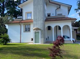 Appartamento Magnolia Vimercate Monza，位于维梅尔卡泰的酒店
