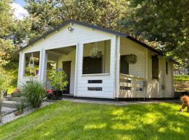 Familijny domek nad jeziorem，位于古日诺的酒店