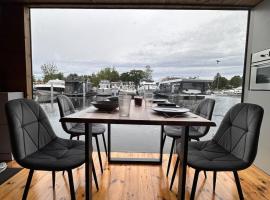 Ruheoase am Wasser, Sauna-Hausboot in Naturidylle，位于柏林的酒店