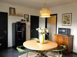 Au Petit Bercail - Le Fonteny - Gîte 2 personnes，位于希尼的酒店
