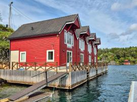 Cozy Home In Lepsøy With House Sea View，位于Lepsøy的酒店