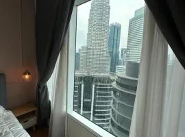 Urban Sky Home with KLCC view at SKY SUITES