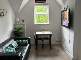 QUEENs STAYS BELFAST 1 bedroom apartment