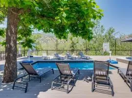 Kaweah River Cabin - Pool, Hot Tub, Movie Projector