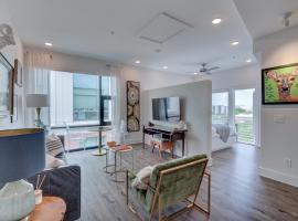The Hive 302 King with Balcony，位于威尔明顿威尔明顿国际机场 - ILM附近的酒店
