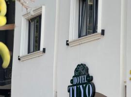 Hotel Tuyo，位于地拉那地拉那特蕾莎修女国际机场 - TIA附近的酒店