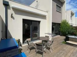Maison familiale avec piscine à Juvignac, 90 m², 6 pers.