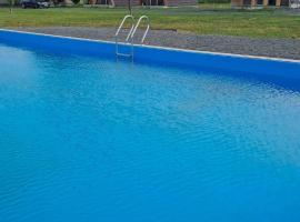 Shaverge wine cellar and cottejes，位于克瓦雷利的酒店