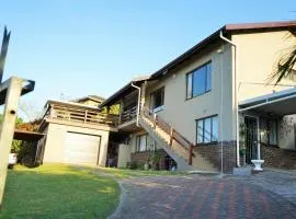 Breeze & Bliss Beach House 300m Walk to the Beach!