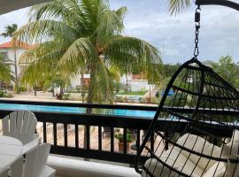 SBYC New large Studio Condo 872 sqft Heart of SXM，位于辛普森湾的酒店