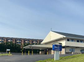 Baymont by Wyndham Petoskey，位于佩托斯基的酒店