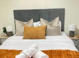 Luxury 1-Bedroom Apartment in Fourways-Sandton with FREE Gym, swimming Pool and Restaurant
