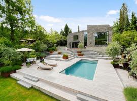 Architectural luxurious villa，位于根措夫特的酒店