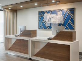 Holiday Inn Express Dallas Market Center by IHG，位于达拉斯达拉斯拉夫菲尔德机场 - DAL附近的酒店