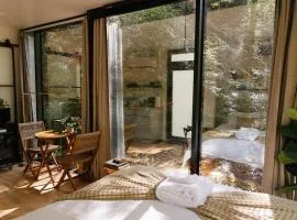 Modern Mirror Home w/ Hot-tub | “Glass House” #2