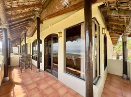 Puerto Nuevo Surf Villa del Cielo 2BR with pool，位于Raulis的酒店