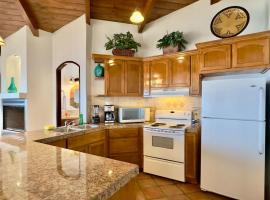 Puerto Nuevo Surf Villa del Mar 2BR with pool，位于Raulis的酒店