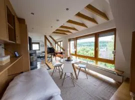 Glass Front Apartment With Valley View B17