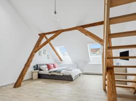 Spacious two-storey apartment with a terrace in the city center，位于贝内绍夫的酒店