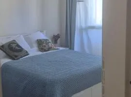 1BR Apartment with Mamad Bedroom and Parking, 250 m to the Sea and Flea Market