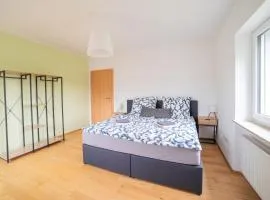 Köstlbach Apart I Ferienwohnung bis 3 & 6 Personen I Nürnberg I Neumarkt I Messe I Natur I Küche I Parken I Waschmaschine I Garten