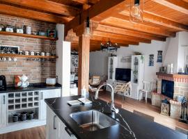 CASA RURAL EL TRASTERO DE CARMELO，位于Maello的酒店