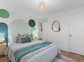 Luxury 2BR 2BTH Suite 5 Mins to The Falls Sleeps 6，位于尼亚加拉瀑布的酒店