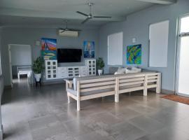 Magnific Rock - Surf Resort & Yoga Retreat Nicaragua，位于波波约的酒店