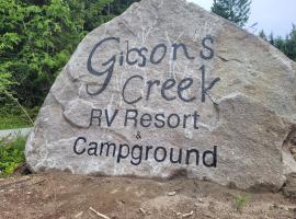 Gibsons Creek RV Resort and Campground，位于吉布森斯的酒店