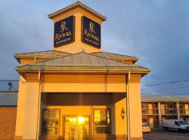 Riviera Inn And Suites 1000 Islands，位于加纳诺克Maxson Airfield - AXB附近的酒店
