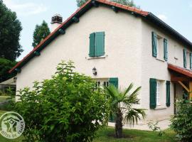 Maison spacieuse et moderne avec jardin privatif, terrasses, cheminée et équipements complets à Renaison - FR-1-496-110