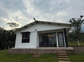 Cabaña moderna en Restrepo Meta，位于雷斯特雷波的酒店