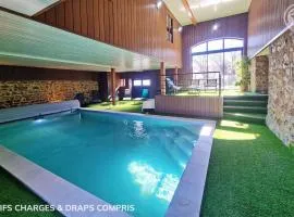 Gîte charme 12/14 pers avec piscine et jeux à Saint-Priest-la-Prugne - FR-1-496-346