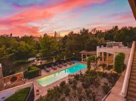 De Luz by AvantStay 5 Acre Estate w Lake Pool Hot Tub
