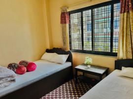 Prashamsa Dhaulagiri Hotel，位于Pokhara的酒店
