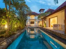 Luxury 3 Bed Villa with pool in great location with Beachfront Spa access