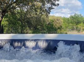 Odette du Colorado, vue sur le colorado, jacuzzi, boisé，位于吕斯特勒的酒店