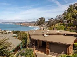 Small Home with Ocean View walk to Restaurants Brewery Shops Beach