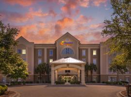 Comfort Suites Myrtle Beach Central，位于默特尔比奇的酒店