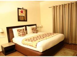 A Premium Hotel FAIRWAY Near Railway Station - Well Decorated & Spacious Rooms - Lift # Restaurant # Free Parking And Free Wi-fi Available - A Top Rated Hotel In Amritsar，位于阿姆利则拉加杉锡国际机场 - ATQ附近的酒店